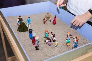 Psicoterapia proyectiva con Caja de Arena en Guadalajara y Madrid | Mon Psicología