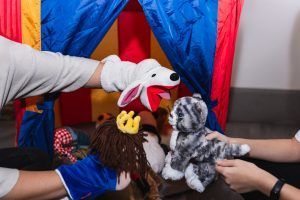 Terapia Infantil con marionetas en Mon Psicología